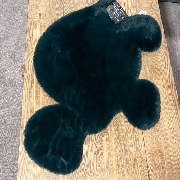 Animal Shape Faux Fur Rug 🐢 - Picture 2 of 6